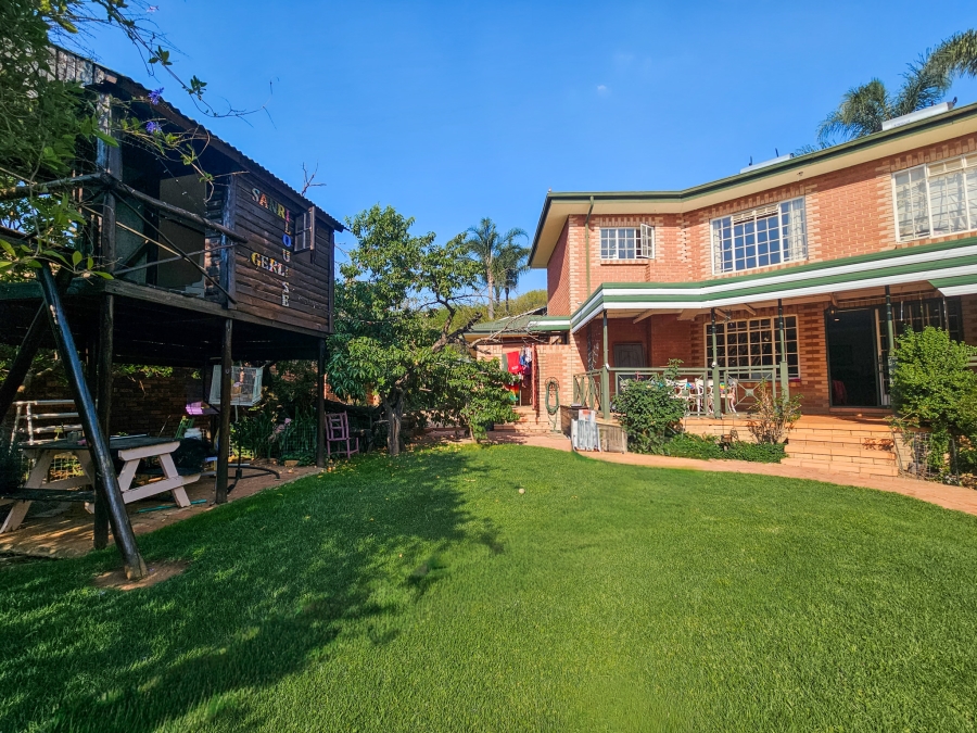 6 Bedroom Property for Sale in Faerie Glen Gauteng