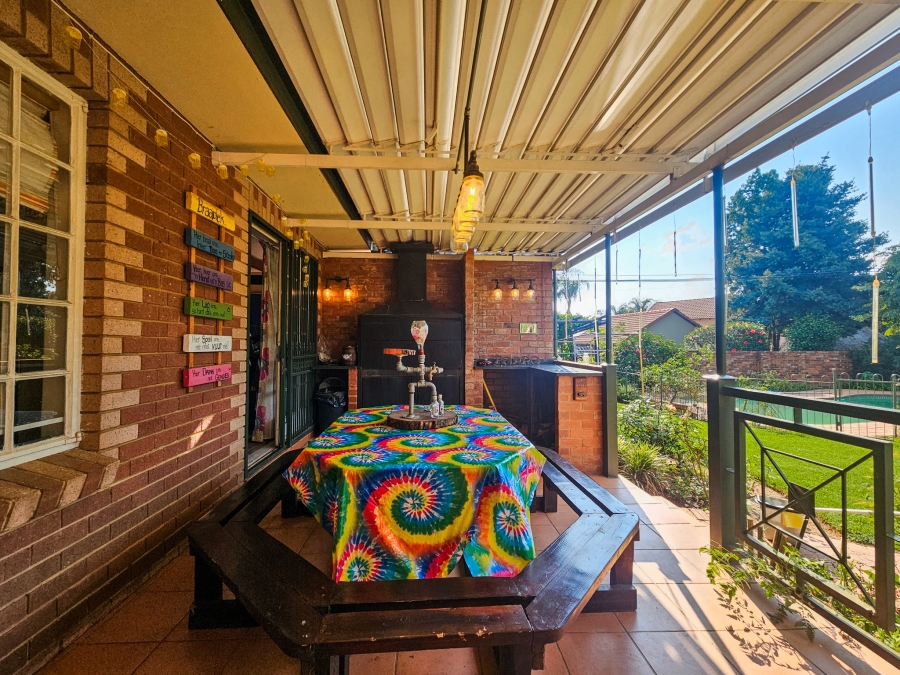 6 Bedroom Property for Sale in Faerie Glen Gauteng