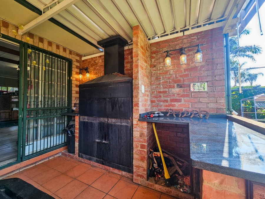 6 Bedroom Property for Sale in Faerie Glen Gauteng