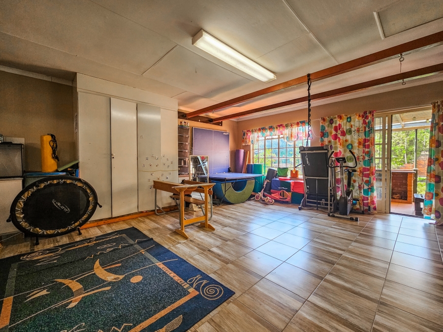 6 Bedroom Property for Sale in Faerie Glen Gauteng