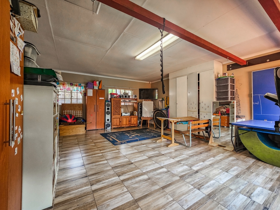 6 Bedroom Property for Sale in Faerie Glen Gauteng