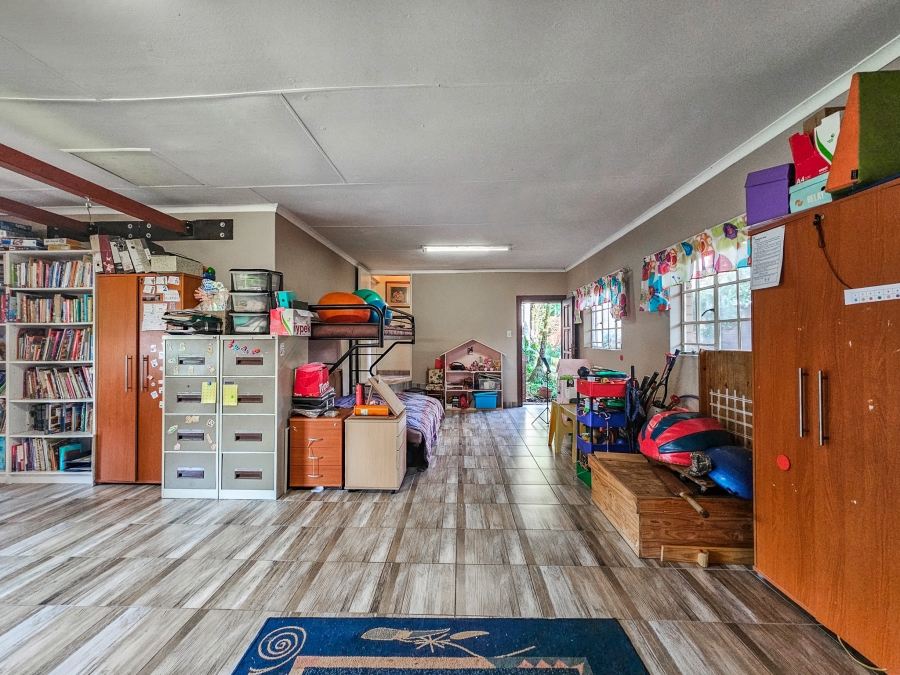 6 Bedroom Property for Sale in Faerie Glen Gauteng