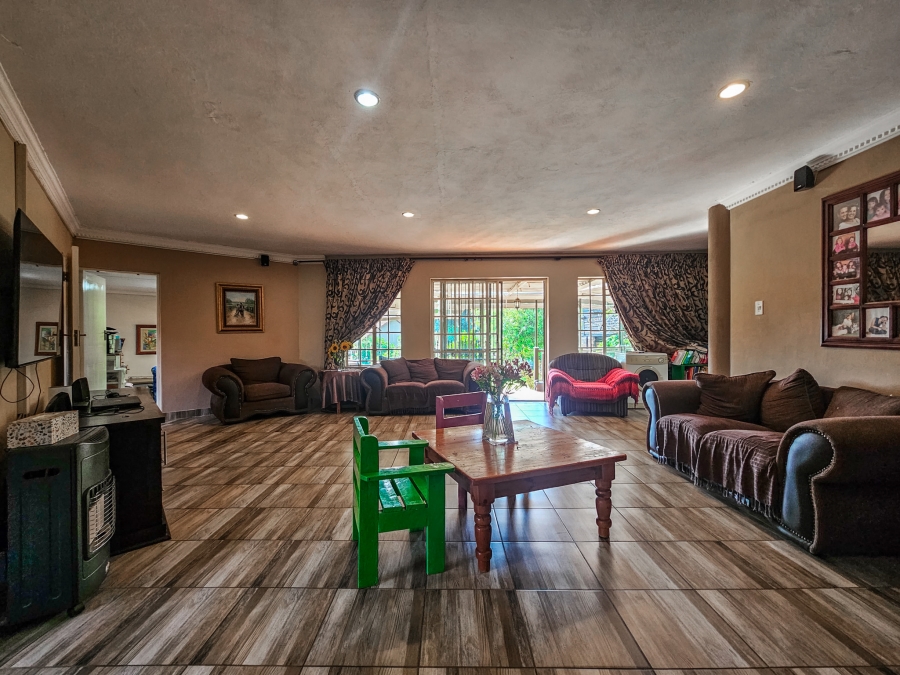 6 Bedroom Property for Sale in Faerie Glen Gauteng