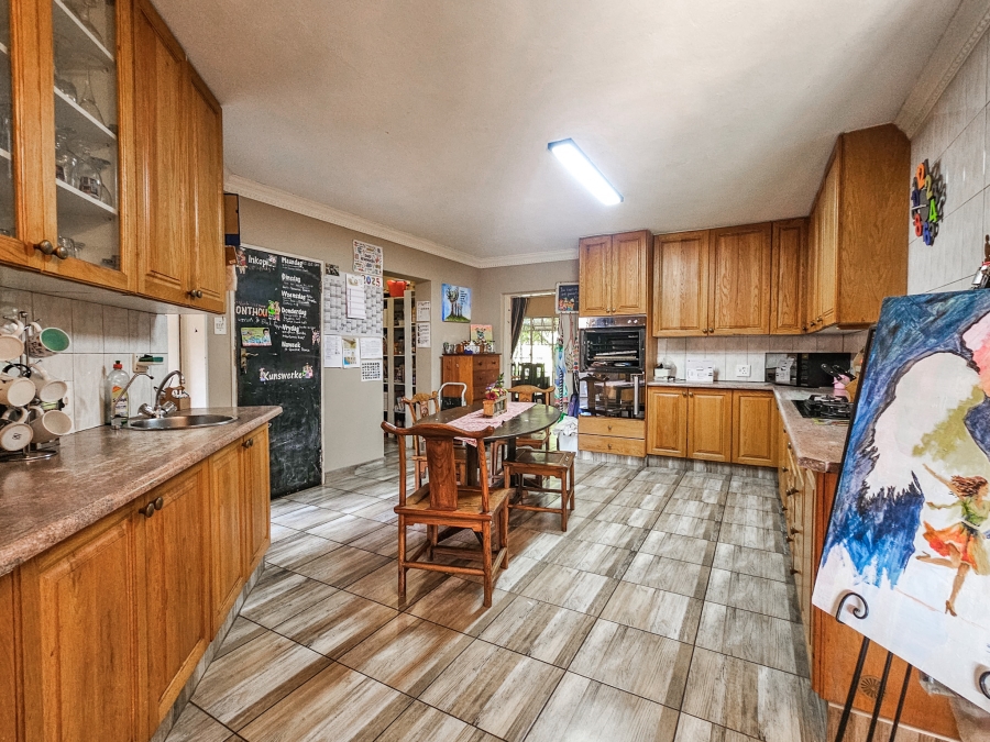 6 Bedroom Property for Sale in Faerie Glen Gauteng