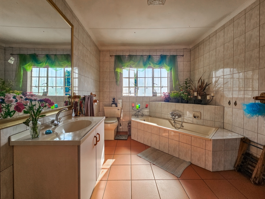 6 Bedroom Property for Sale in Faerie Glen Gauteng