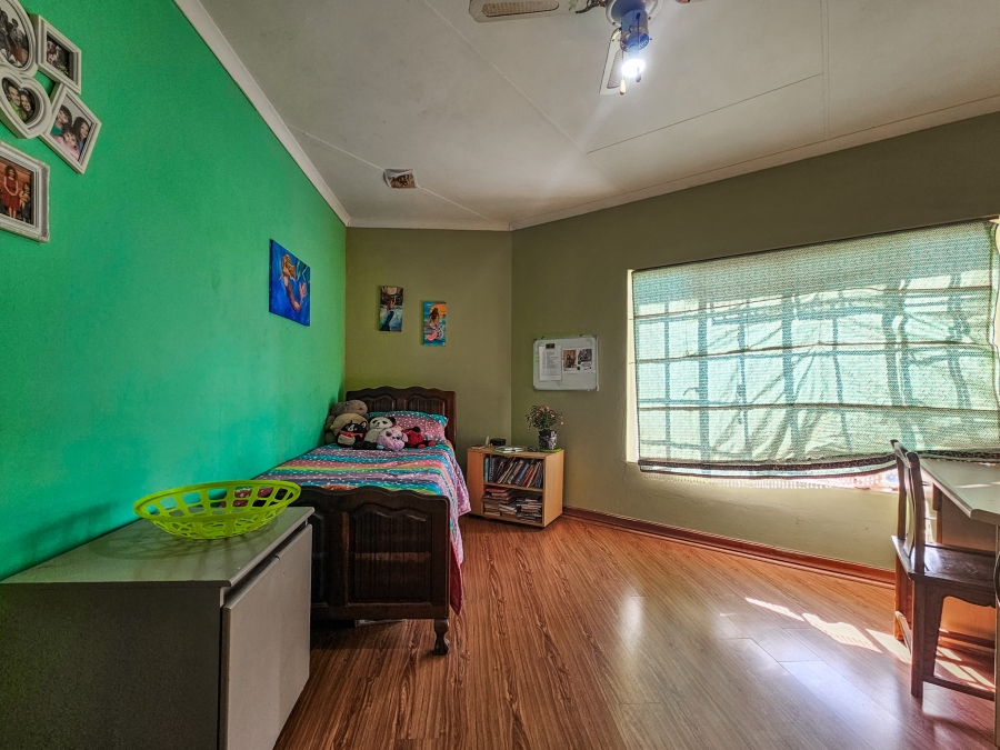 6 Bedroom Property for Sale in Faerie Glen Gauteng