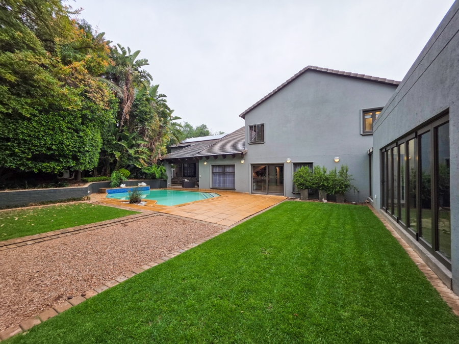 5 Bedroom Property for Sale in Faerie Glen Gauteng