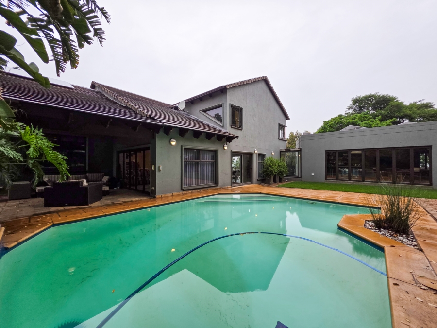 5 Bedroom Property for Sale in Faerie Glen Gauteng