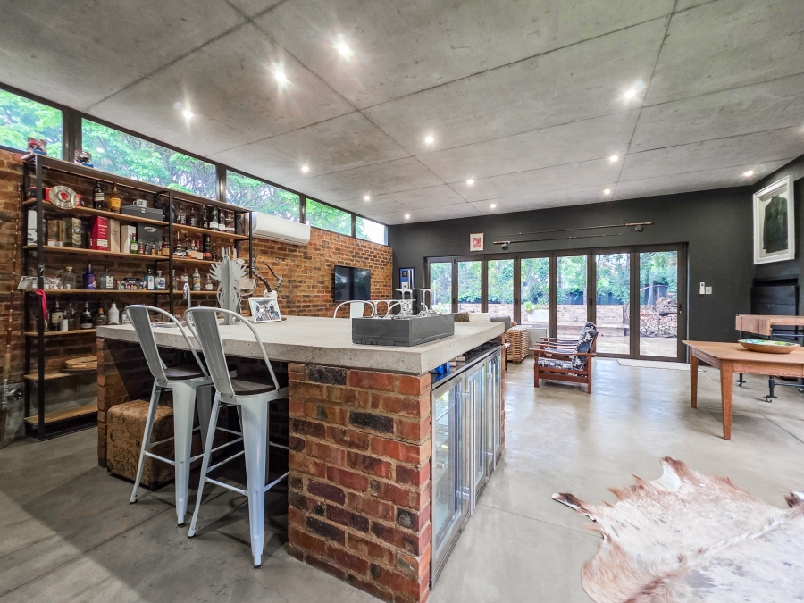 5 Bedroom Property for Sale in Faerie Glen Gauteng