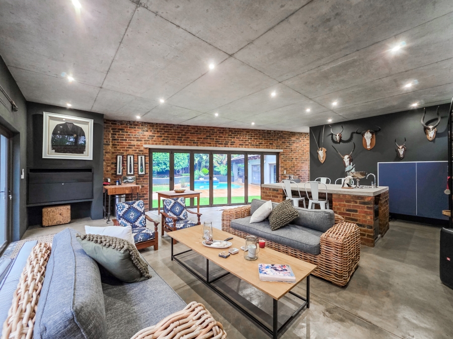 5 Bedroom Property for Sale in Faerie Glen Gauteng