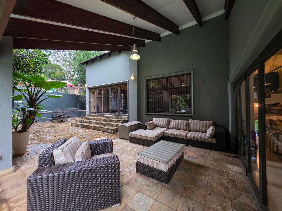 5 Bedroom Property for Sale in Faerie Glen Gauteng