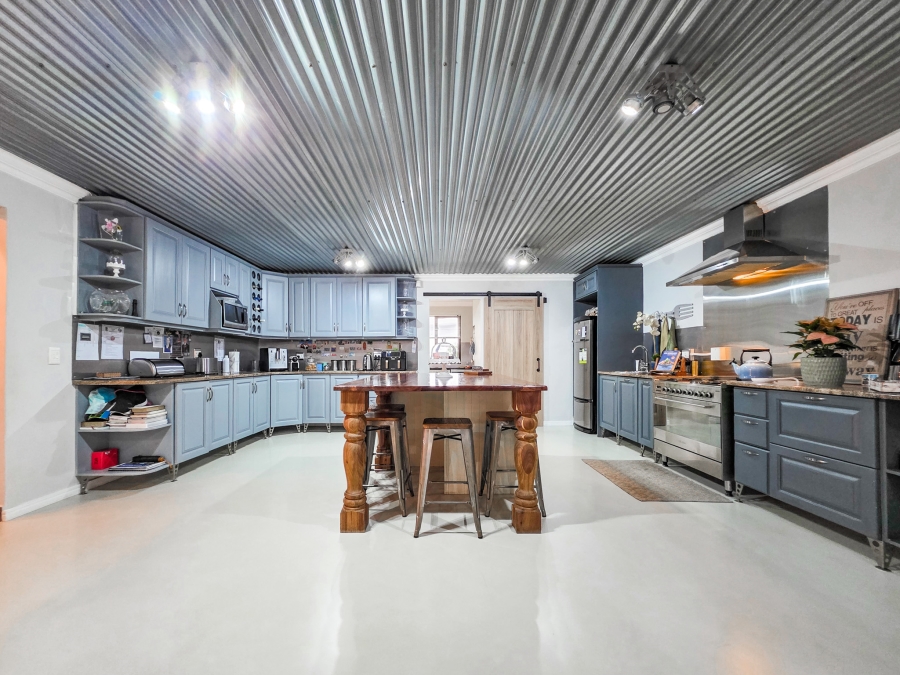 5 Bedroom Property for Sale in Faerie Glen Gauteng