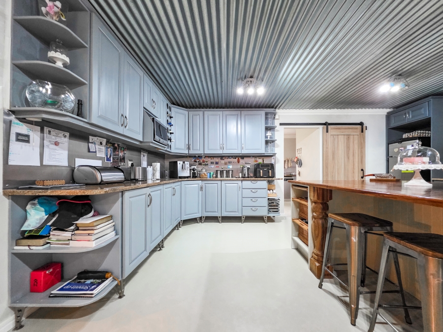 5 Bedroom Property for Sale in Faerie Glen Gauteng