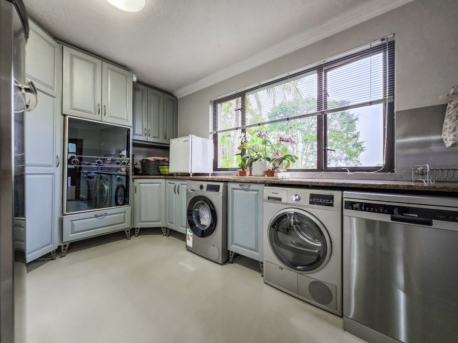 5 Bedroom Property for Sale in Faerie Glen Gauteng