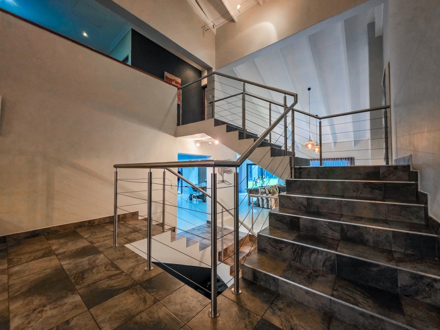 5 Bedroom Property for Sale in Faerie Glen Gauteng