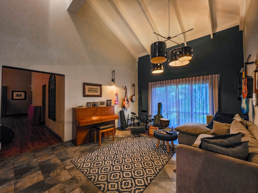 5 Bedroom Property for Sale in Faerie Glen Gauteng