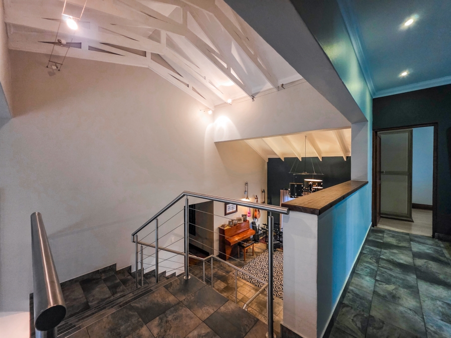 5 Bedroom Property for Sale in Faerie Glen Gauteng