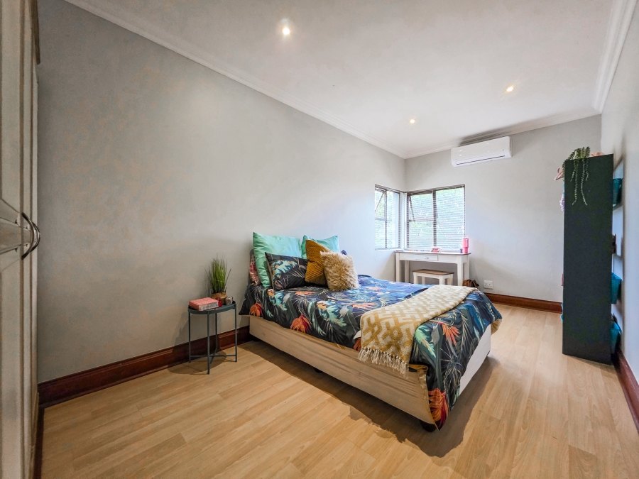 5 Bedroom Property for Sale in Faerie Glen Gauteng