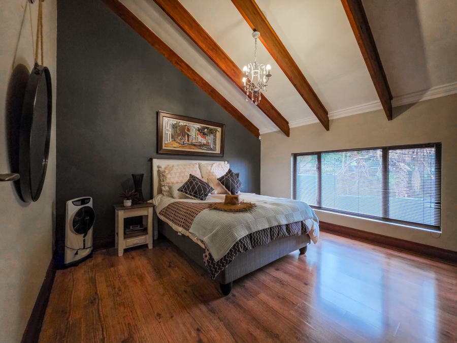 5 Bedroom Property for Sale in Faerie Glen Gauteng