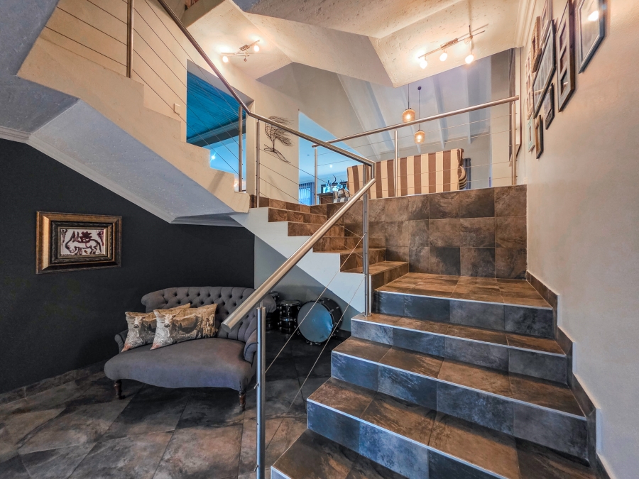 5 Bedroom Property for Sale in Faerie Glen Gauteng