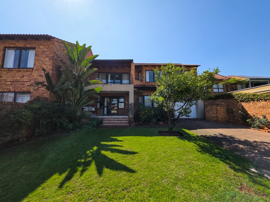 3 Bedroom Property for Sale in Garsfontein Gauteng