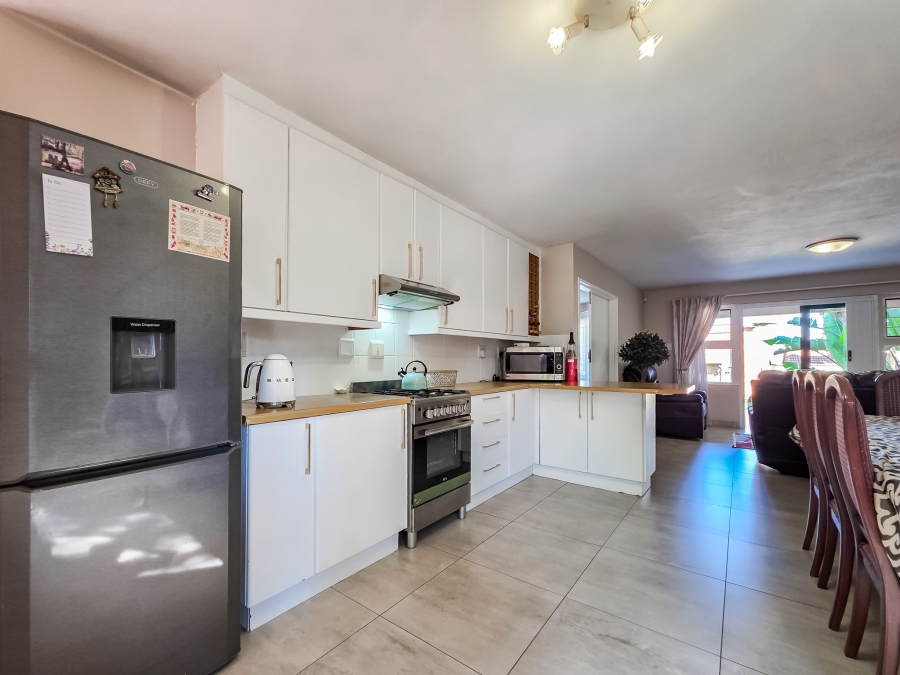 3 Bedroom Property for Sale in Garsfontein Gauteng