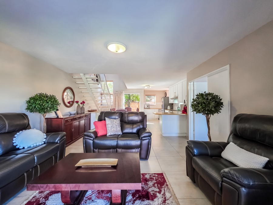 3 Bedroom Property for Sale in Garsfontein Gauteng