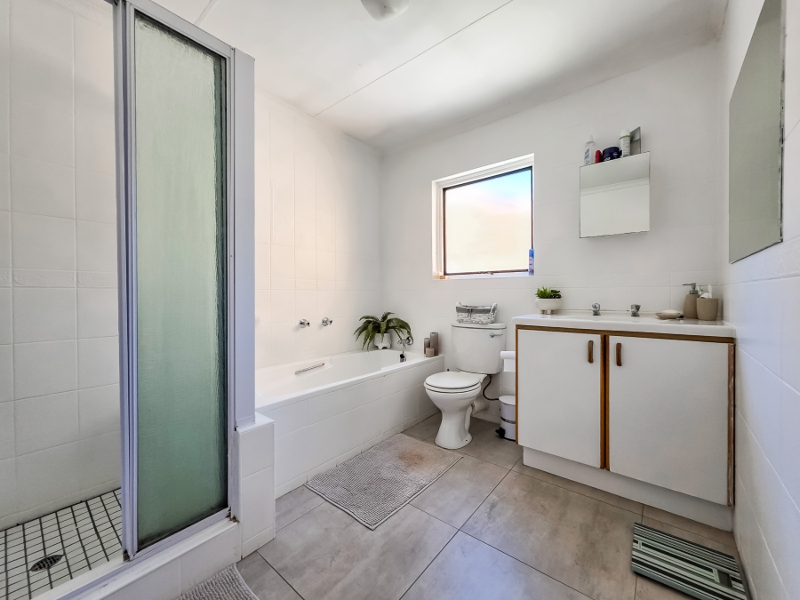 3 Bedroom Property for Sale in Garsfontein Gauteng