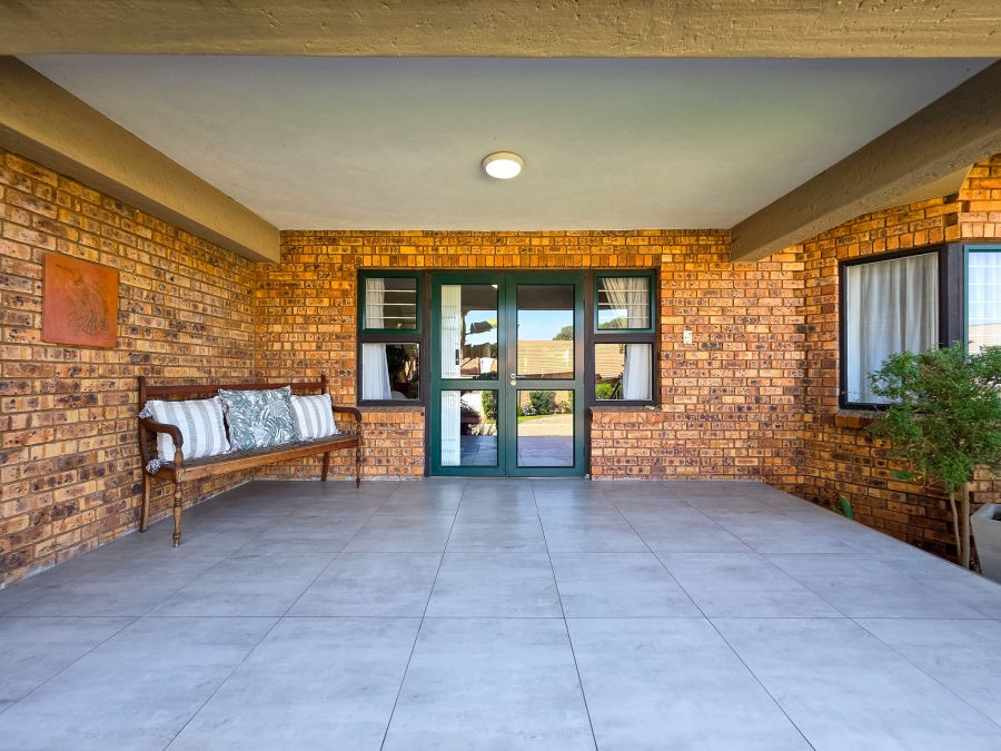 3 Bedroom Property for Sale in Garsfontein Gauteng