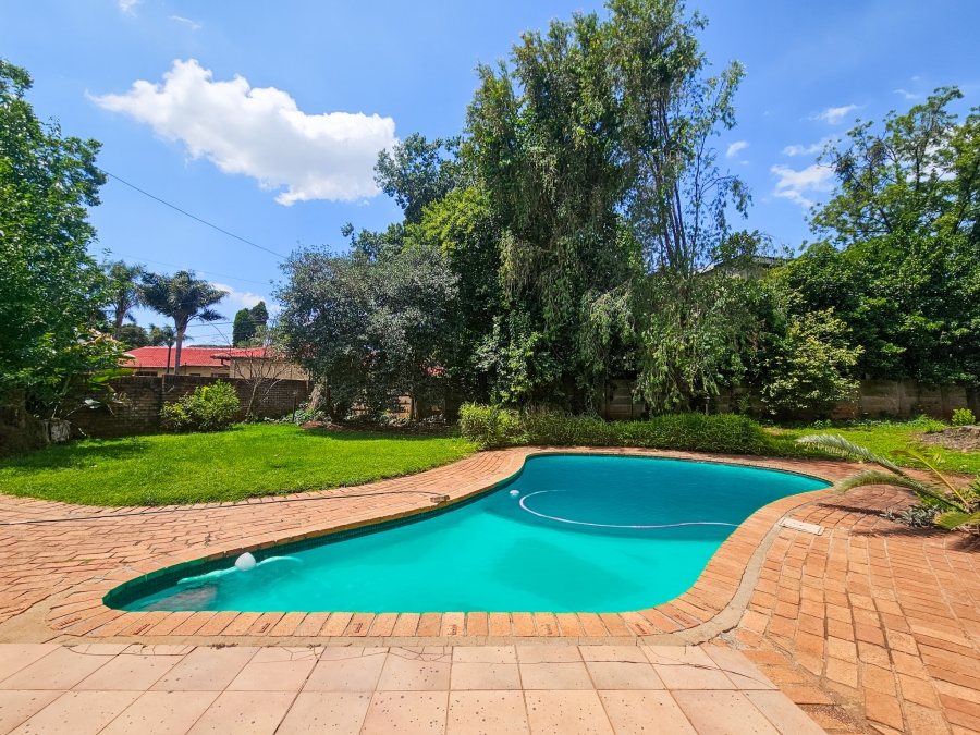 4 Bedroom Property for Sale in Faerie Glen Gauteng
