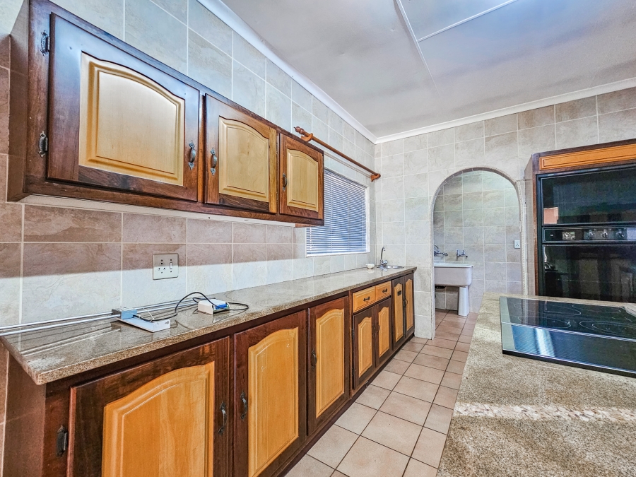 4 Bedroom Property for Sale in Faerie Glen Gauteng