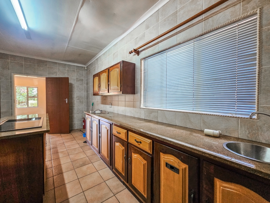 4 Bedroom Property for Sale in Faerie Glen Gauteng