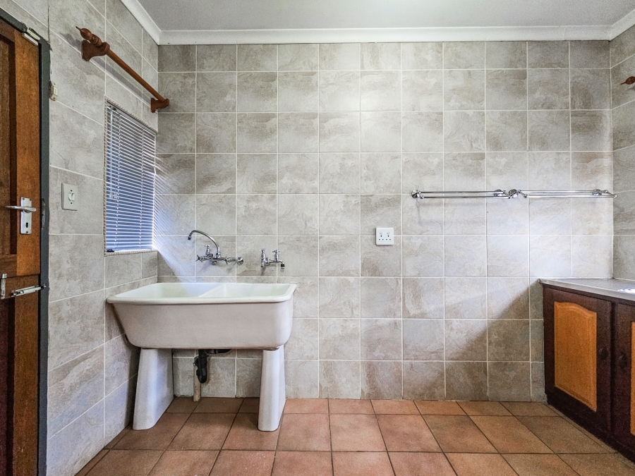 4 Bedroom Property for Sale in Faerie Glen Gauteng