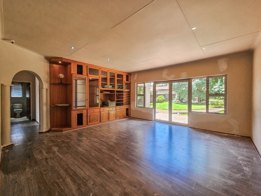 4 Bedroom Property for Sale in Faerie Glen Gauteng