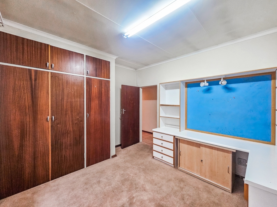 4 Bedroom Property for Sale in Faerie Glen Gauteng