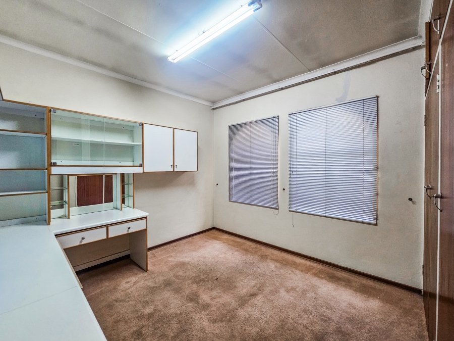 4 Bedroom Property for Sale in Faerie Glen Gauteng