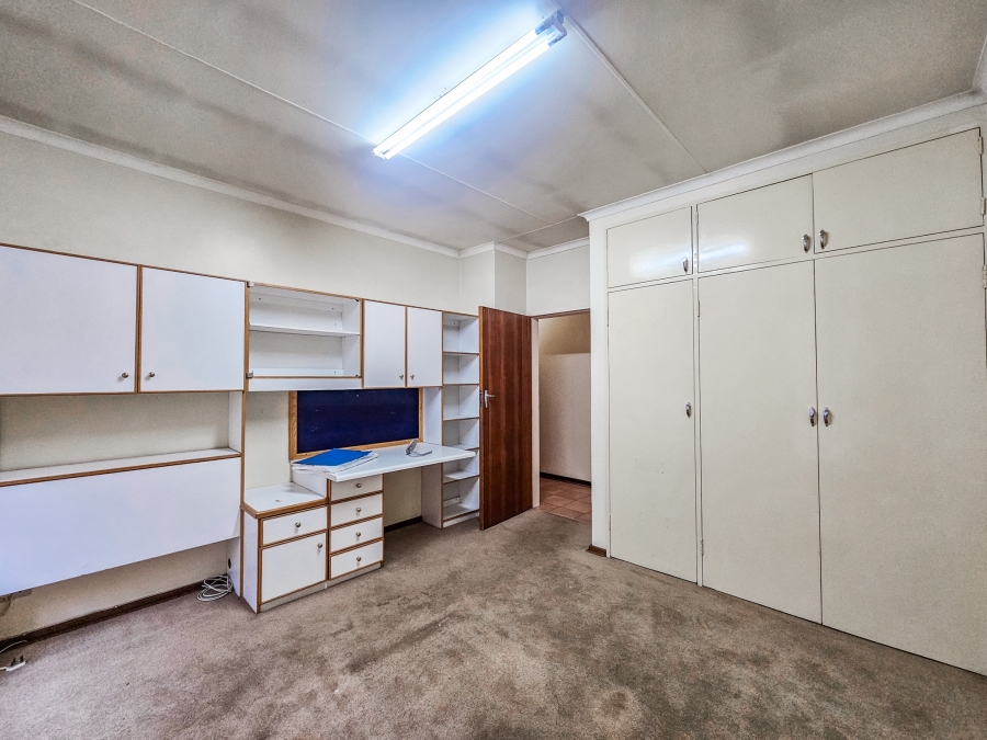 4 Bedroom Property for Sale in Faerie Glen Gauteng