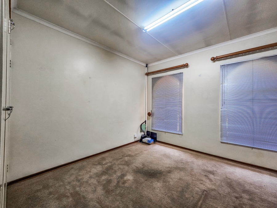 4 Bedroom Property for Sale in Faerie Glen Gauteng