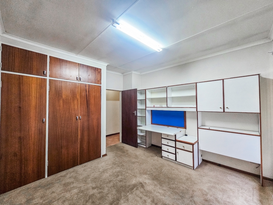 4 Bedroom Property for Sale in Faerie Glen Gauteng