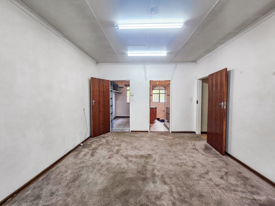 4 Bedroom Property for Sale in Faerie Glen Gauteng