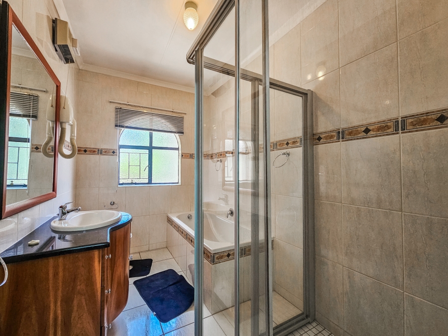 4 Bedroom Property for Sale in Faerie Glen Gauteng