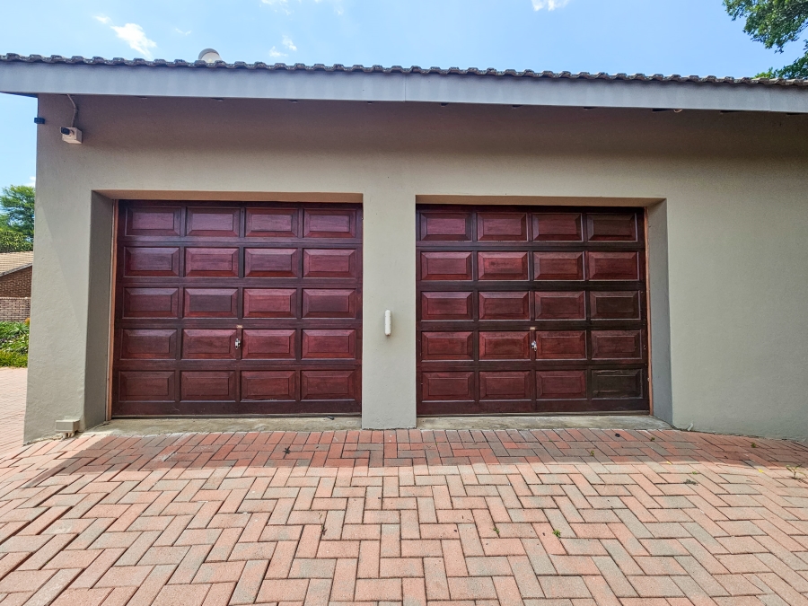 4 Bedroom Property for Sale in Faerie Glen Gauteng