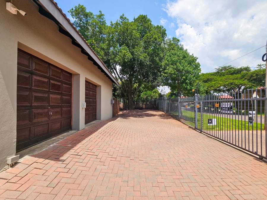 4 Bedroom Property for Sale in Faerie Glen Gauteng