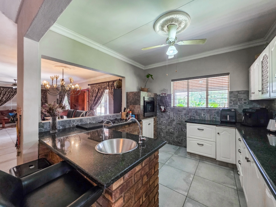4 Bedroom Property for Sale in Kameeldrift East Gauteng