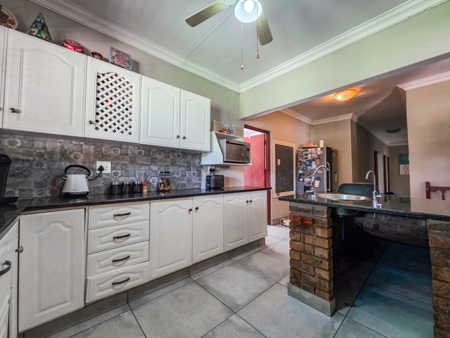 4 Bedroom Property for Sale in Kameeldrift East Gauteng