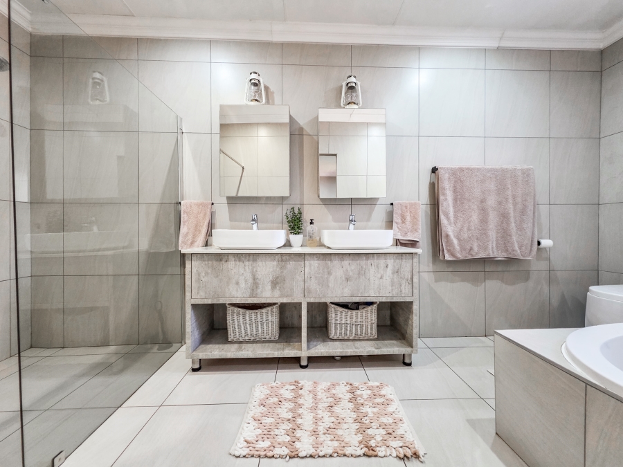 4 Bedroom Property for Sale in Kameeldrift East Gauteng