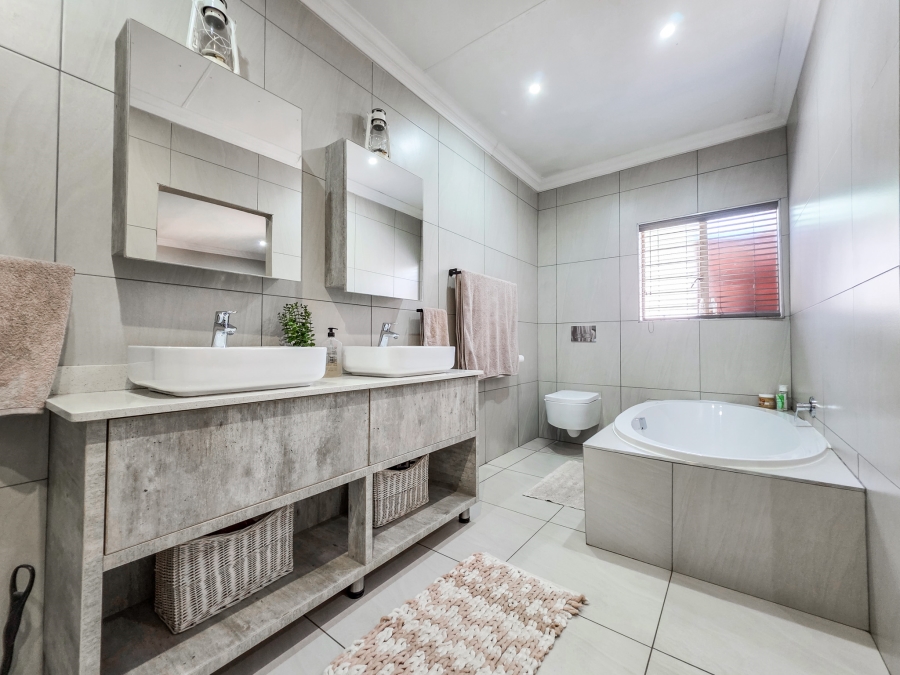 4 Bedroom Property for Sale in Kameeldrift East Gauteng