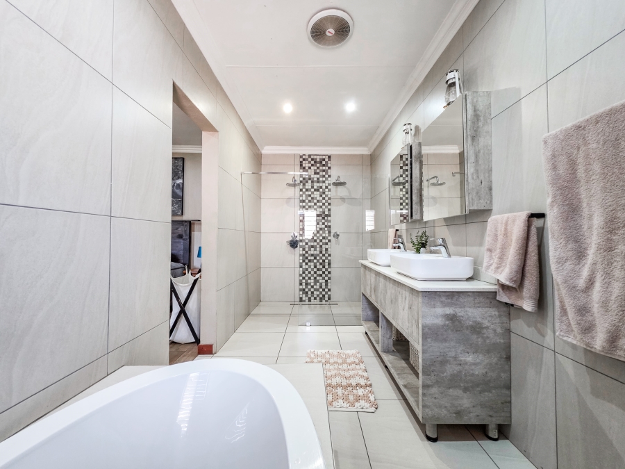 4 Bedroom Property for Sale in Kameeldrift East Gauteng