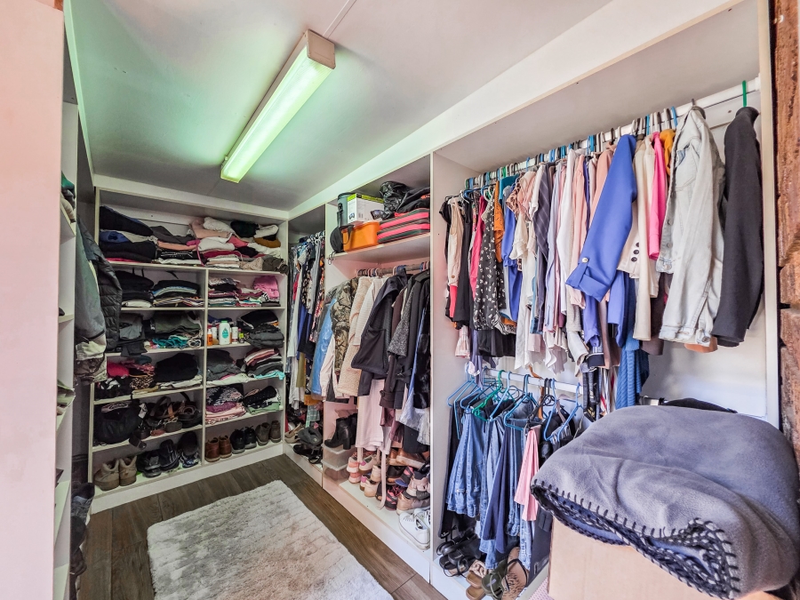 4 Bedroom Property for Sale in Kameeldrift East Gauteng