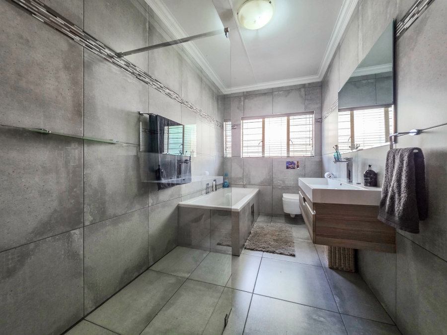 4 Bedroom Property for Sale in Kameeldrift East Gauteng